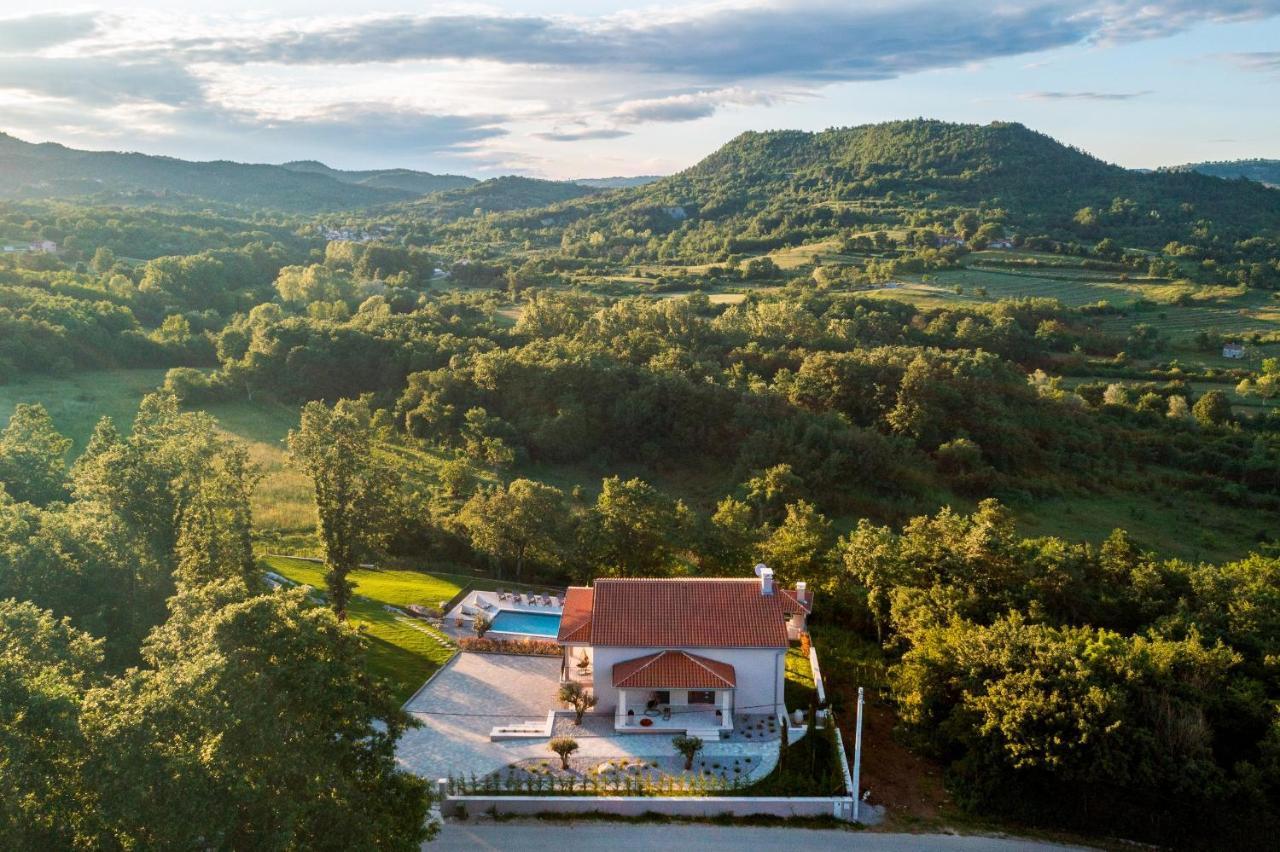 Luxury Villa Santa Cruz With Xl Pool And Jacuzzi Potpican Exterior photo