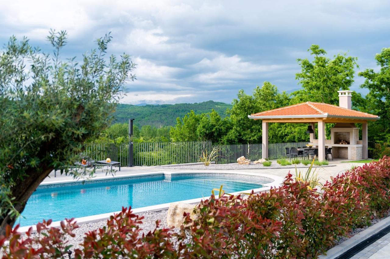 Luxury Villa Santa Cruz With Xl Pool And Jacuzzi Potpican Exterior photo