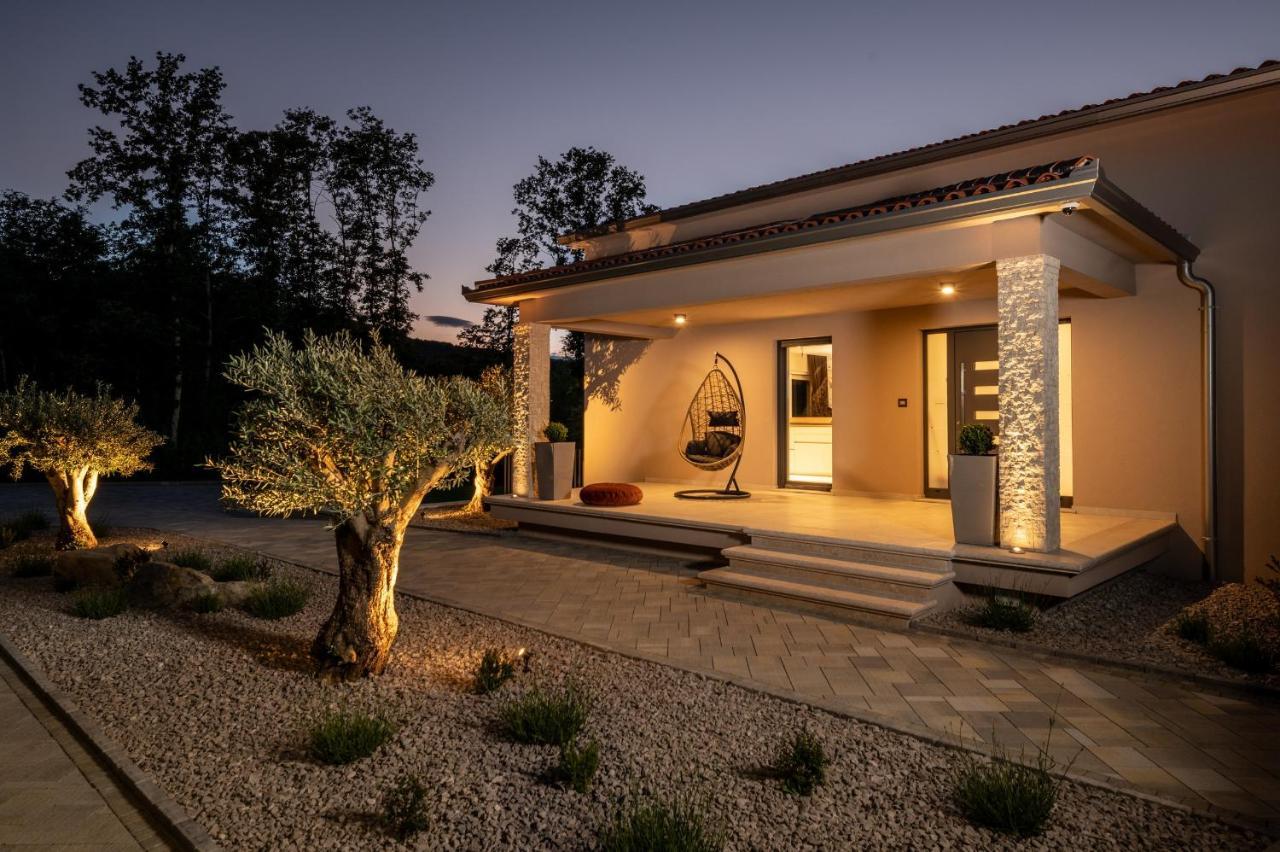 Luxury Villa Santa Cruz With Xl Pool And Jacuzzi Potpican Exterior photo