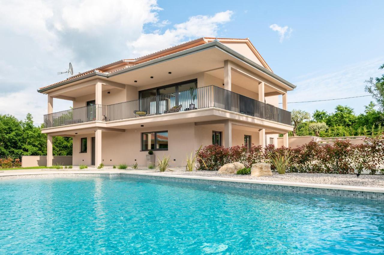 Luxury Villa Santa Cruz With Xl Pool And Jacuzzi Potpican Exterior photo