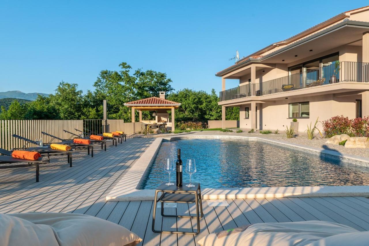 Luxury Villa Santa Cruz With Xl Pool And Jacuzzi Potpican Exterior photo